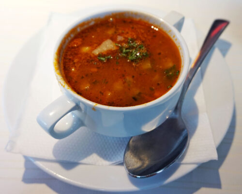 What to eat with goulash soup